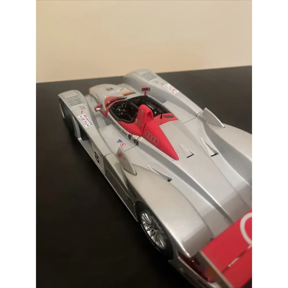 Audi R8 le Mans-Sieger 2000 Team Joest #8 Maisto 1:18 Scale Collectible Car